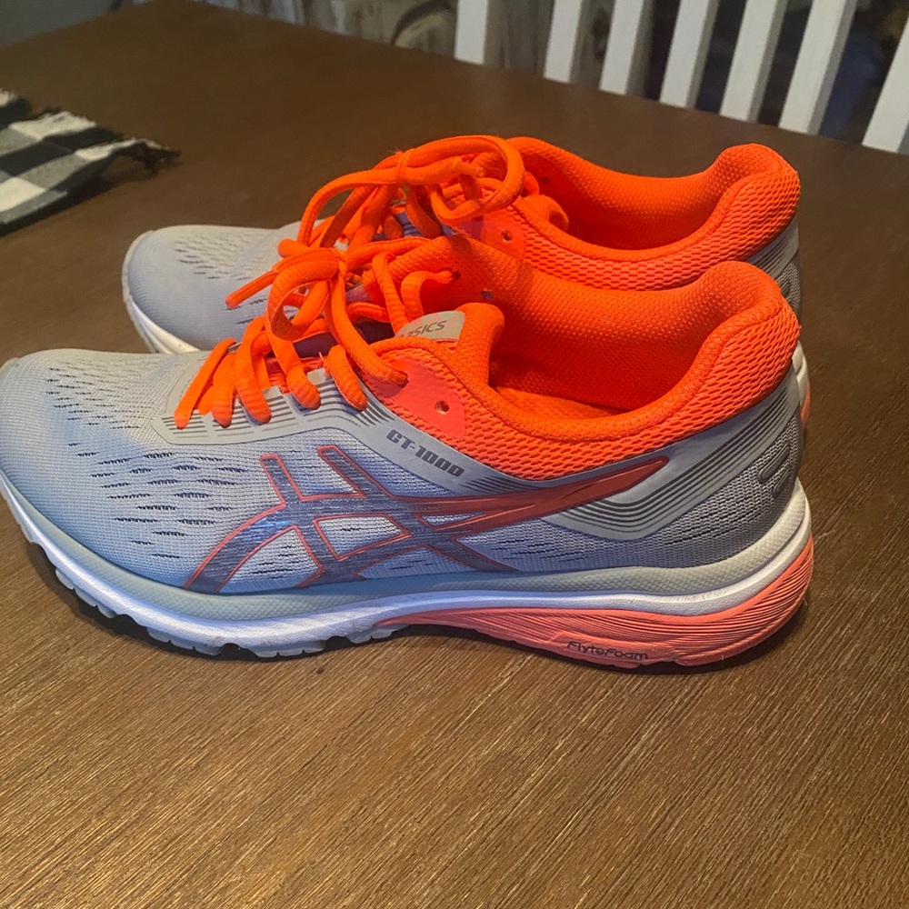 Running shoes